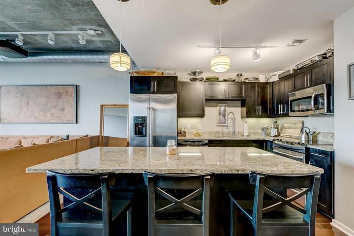 LOCUST POINT - Residential