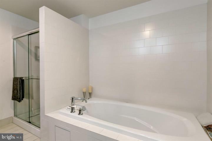 LOCUST POINT - Residential