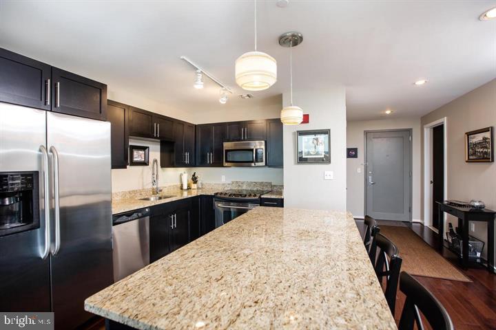 LOCUST POINT - Residential