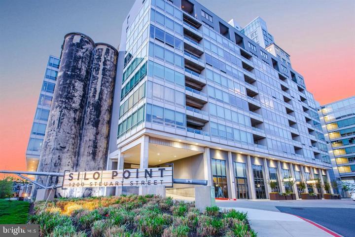 LOCUST POINT - Residential