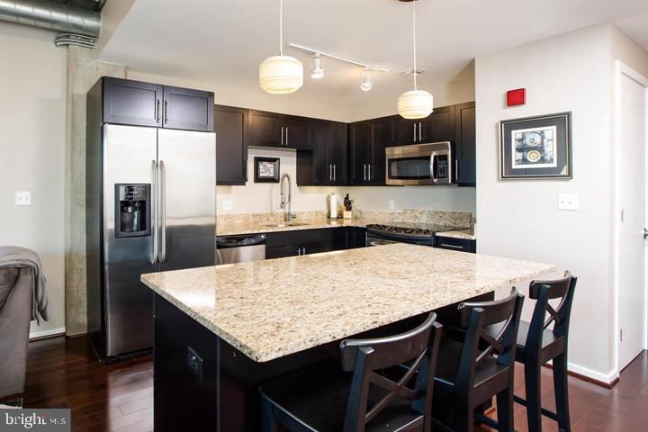 LOCUST POINT - Residential