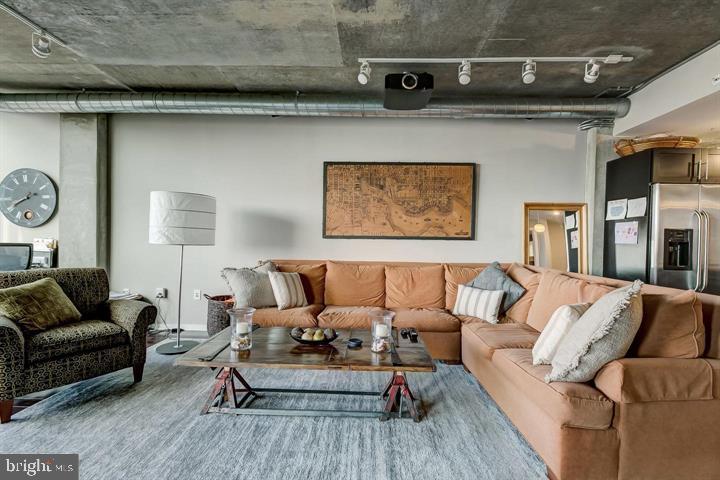 LOCUST POINT - Residential