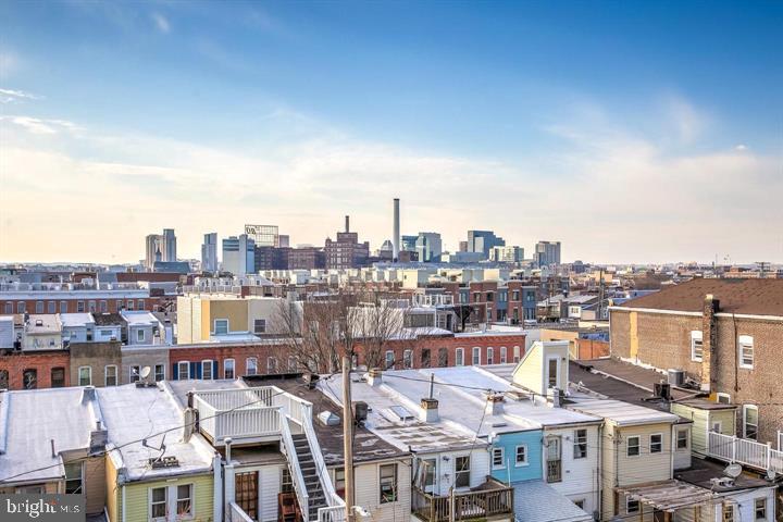 LOCUST POINT - Residential