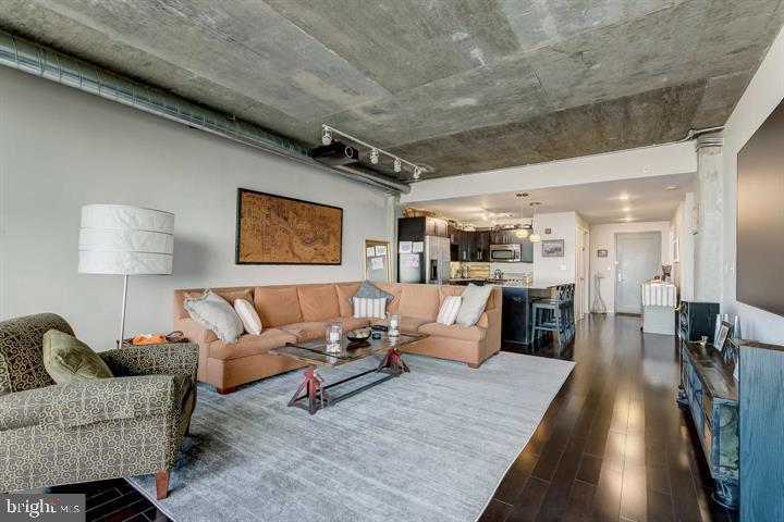 LOCUST POINT - Residential
