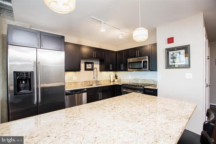 LOCUST POINT - Residential