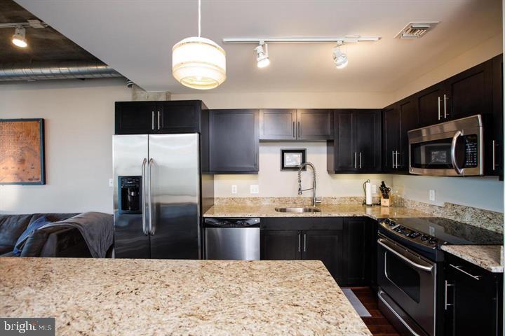 LOCUST POINT - Residential