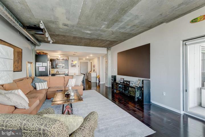 LOCUST POINT - Residential
