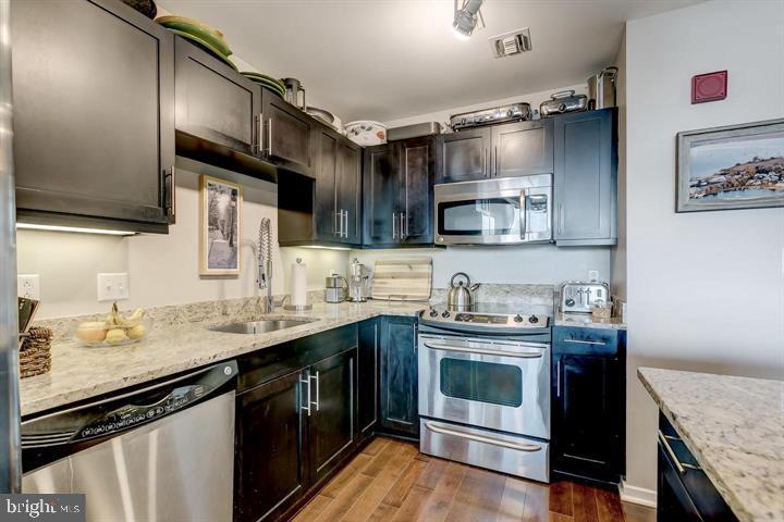 LOCUST POINT - Residential