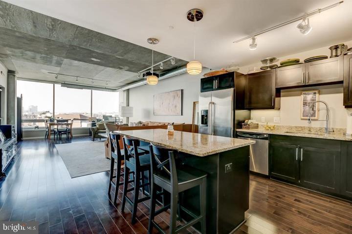 LOCUST POINT - Residential