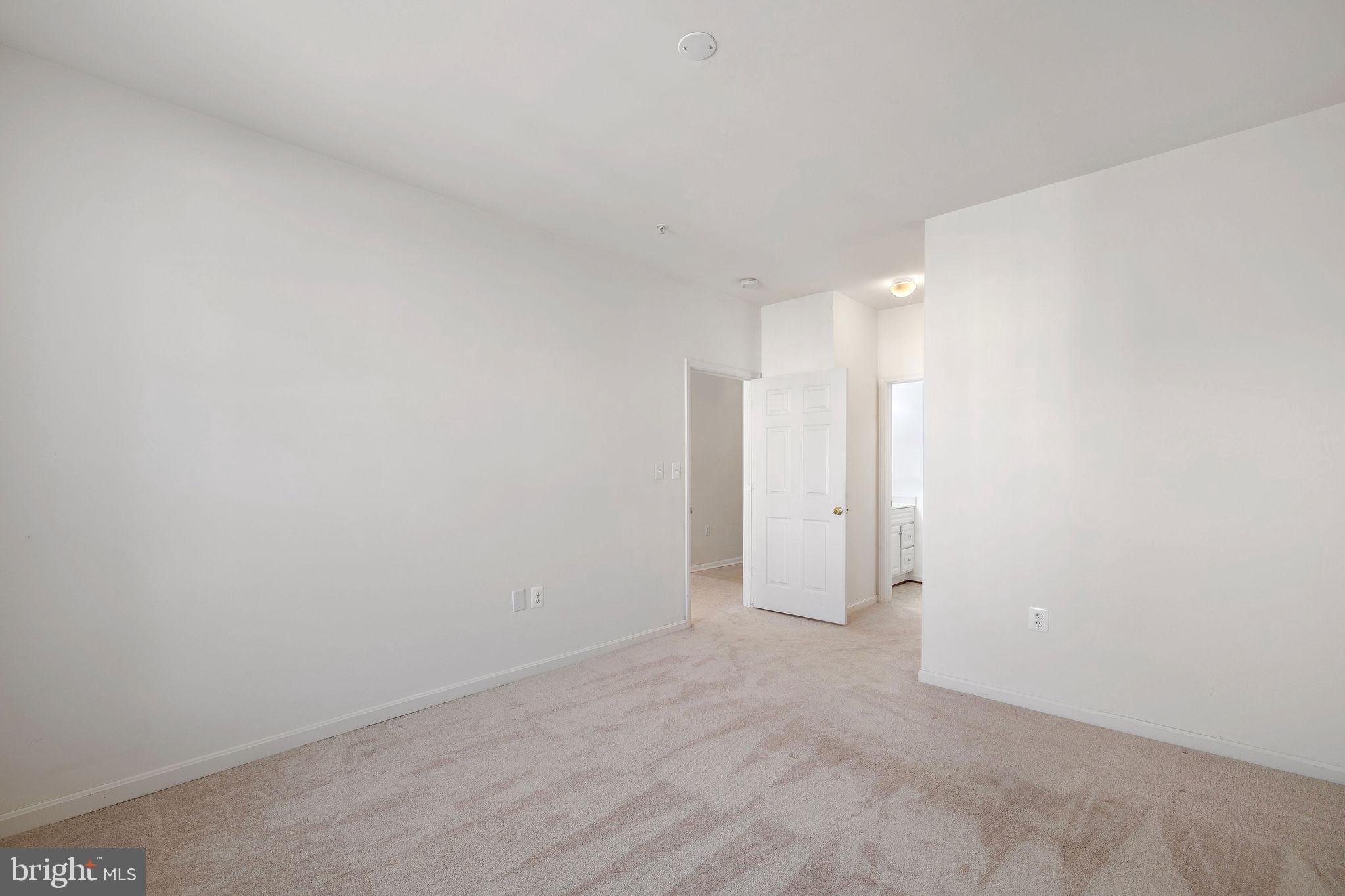 WOODLAND LAKE CONDO - Residential