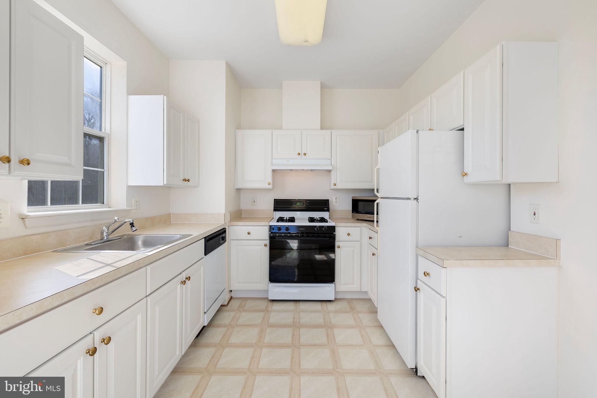 WOODLAND LAKE CONDO - Residential