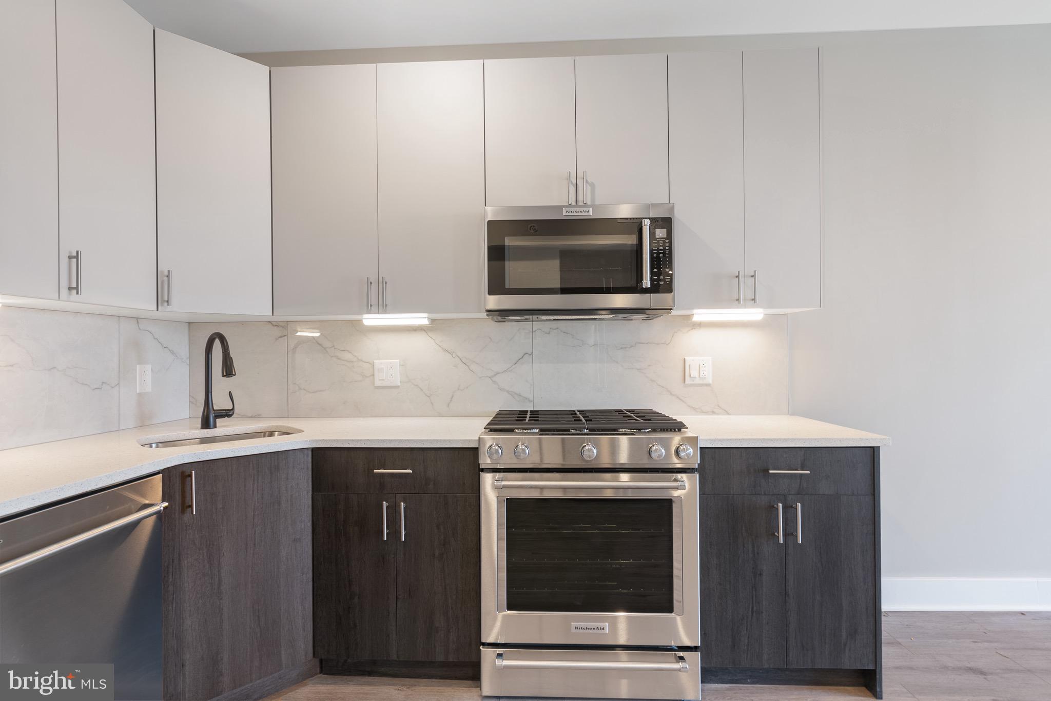 408-10 N FRONT STREET 5