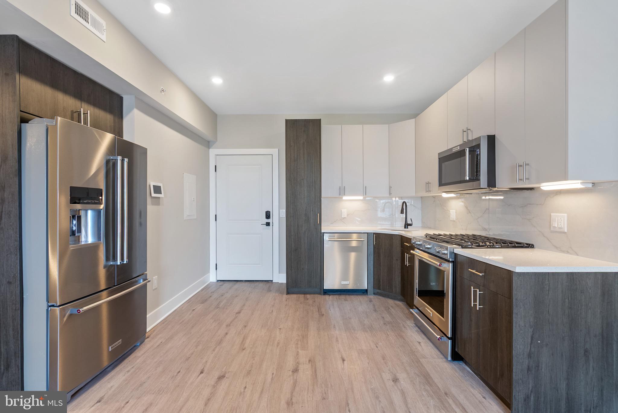 408-10 N FRONT STREET 5