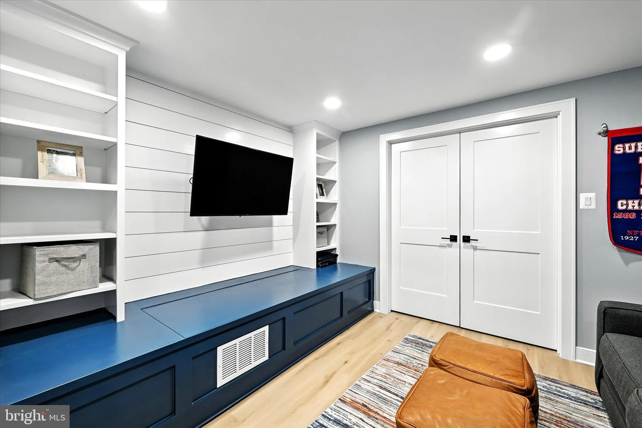 Ellicott City, Maryland 21042, United States, 5 Bedrooms Bedrooms, ,5 BathroomsBathrooms,Residential,Pending,204917