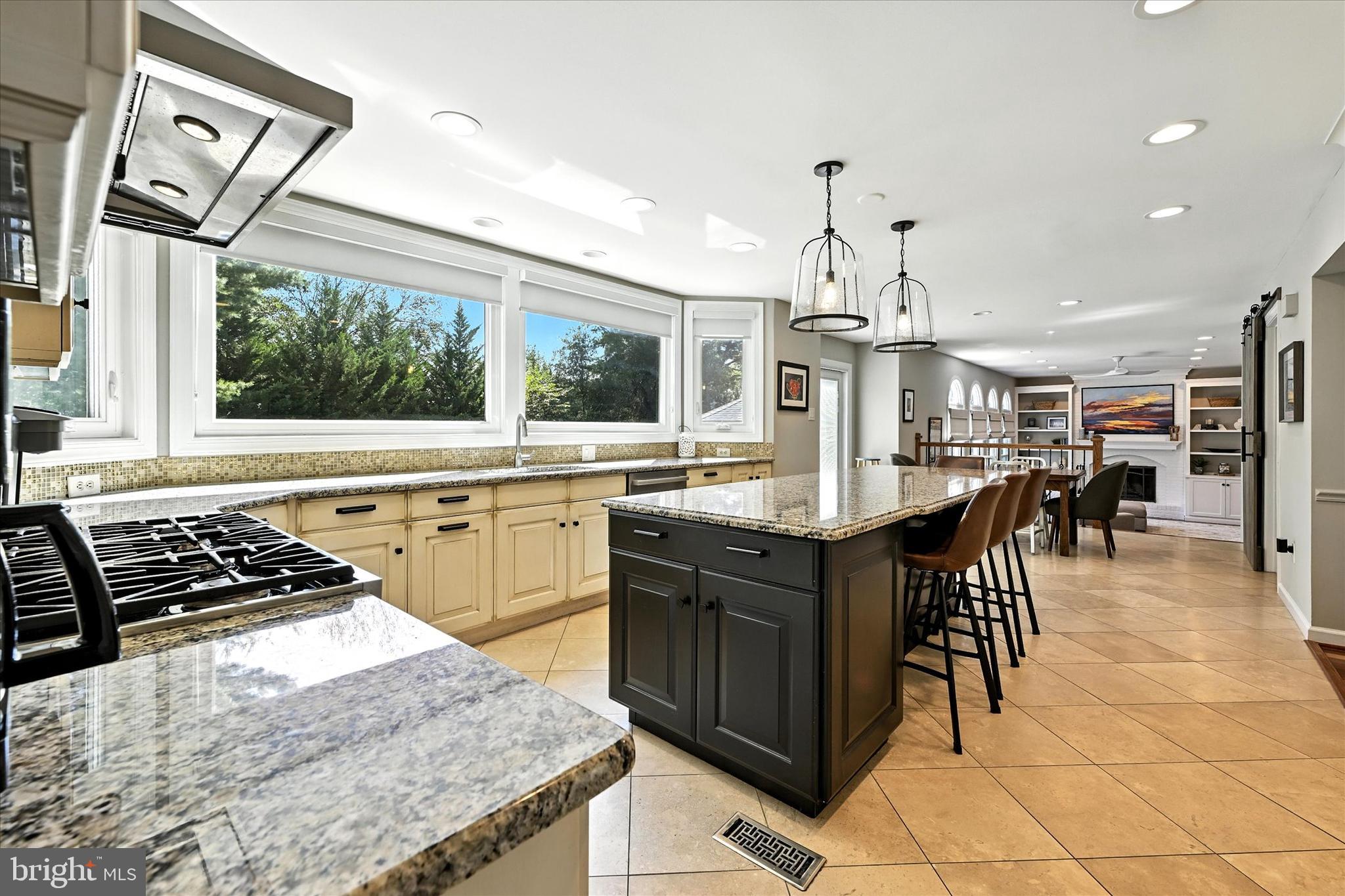 BURLEIGH MANOR - Residential