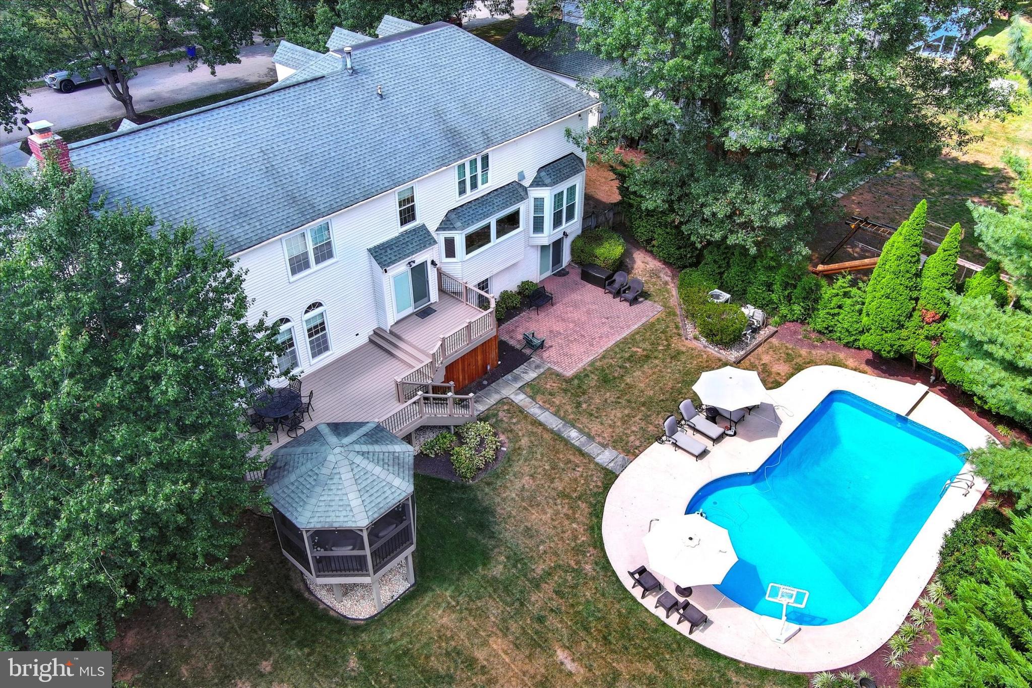 BURLEIGH MANOR - Residential