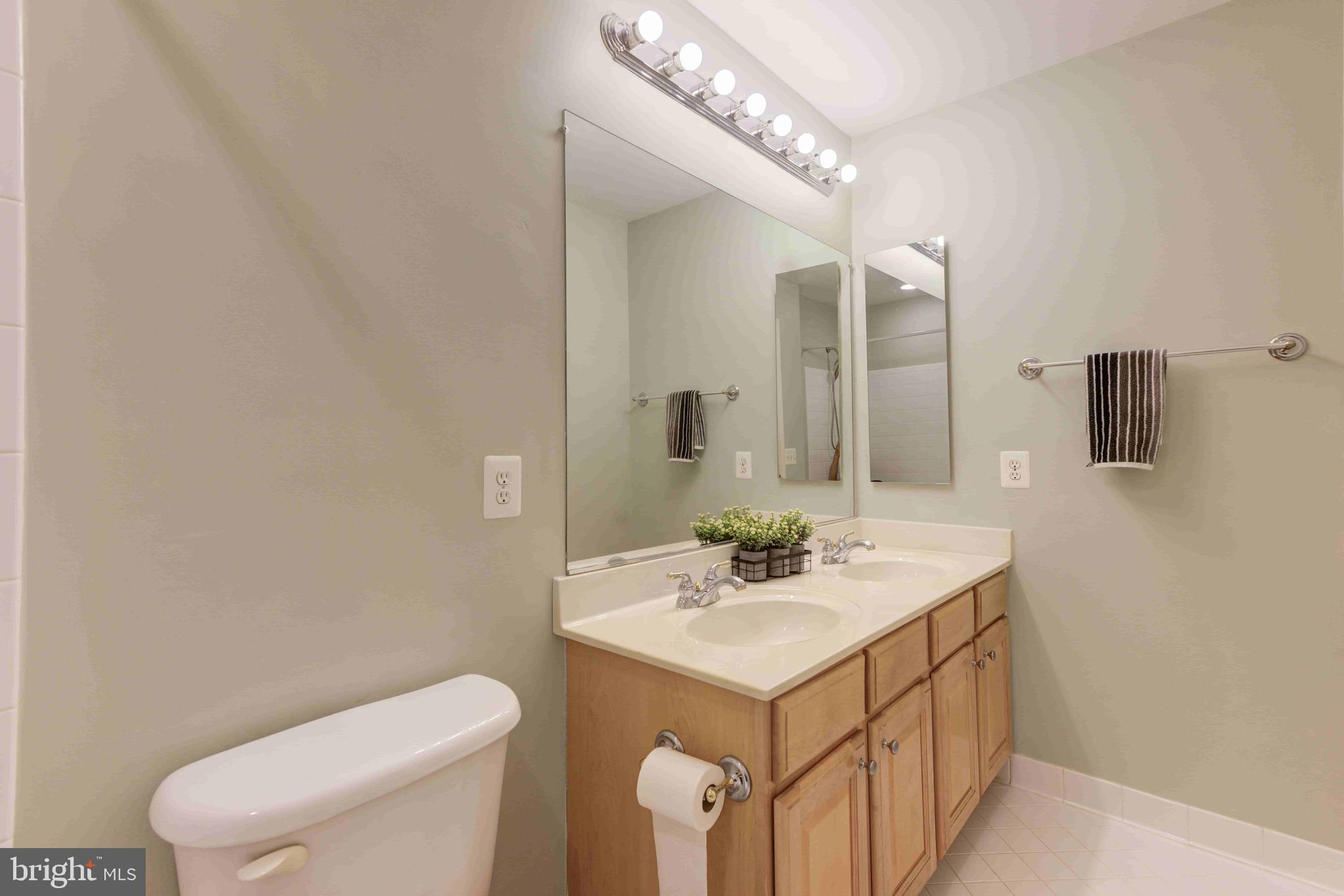 FAIRFAX CENTER LANDBAY - Residential