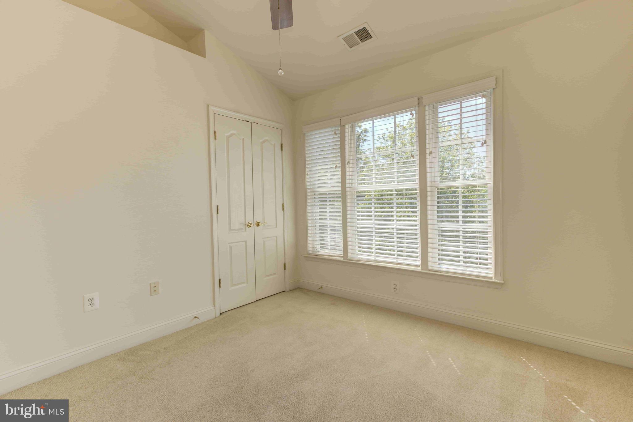 FAIRFAX CENTER LANDBAY - Residential
