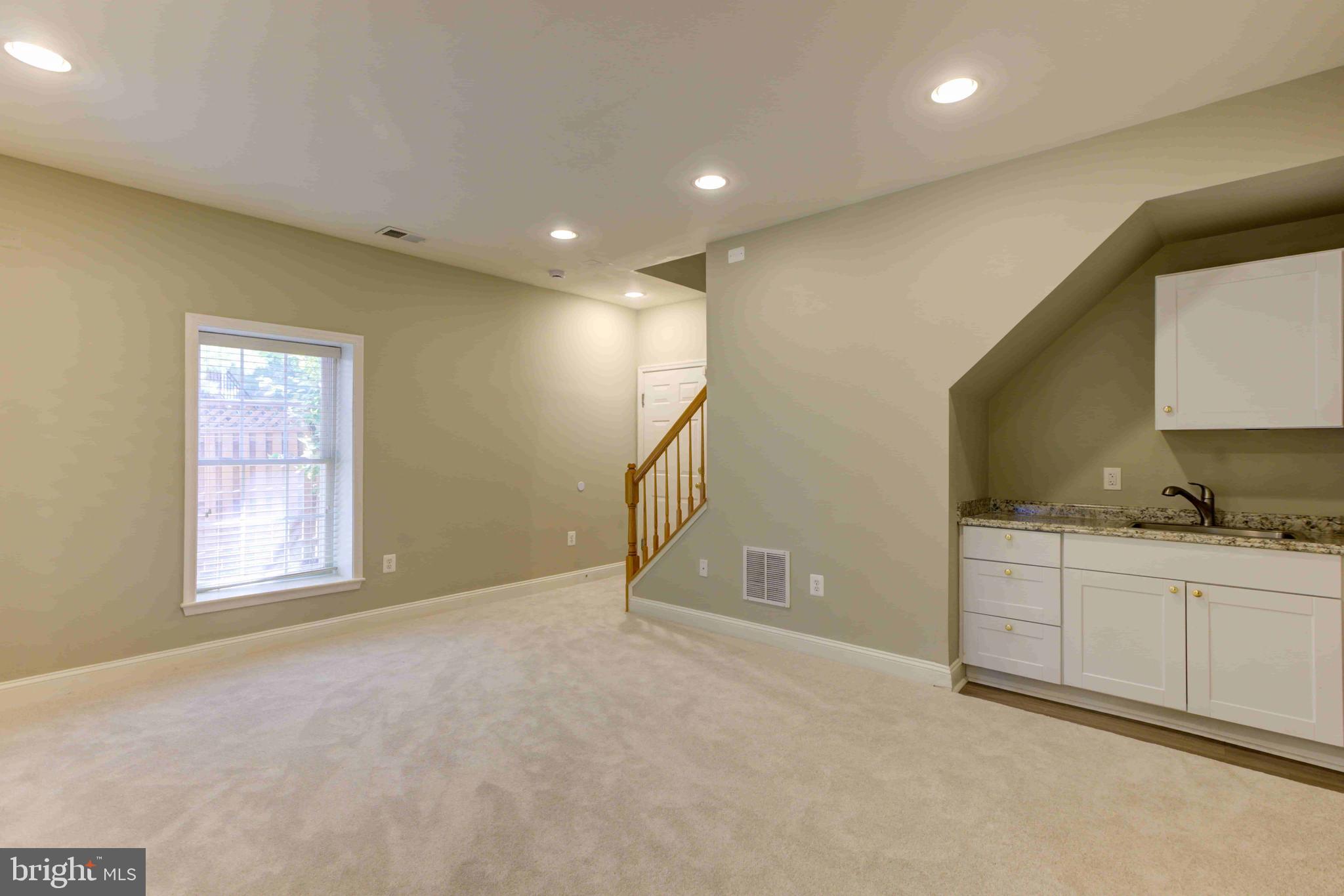 FAIRFAX CENTER LANDBAY - Residential