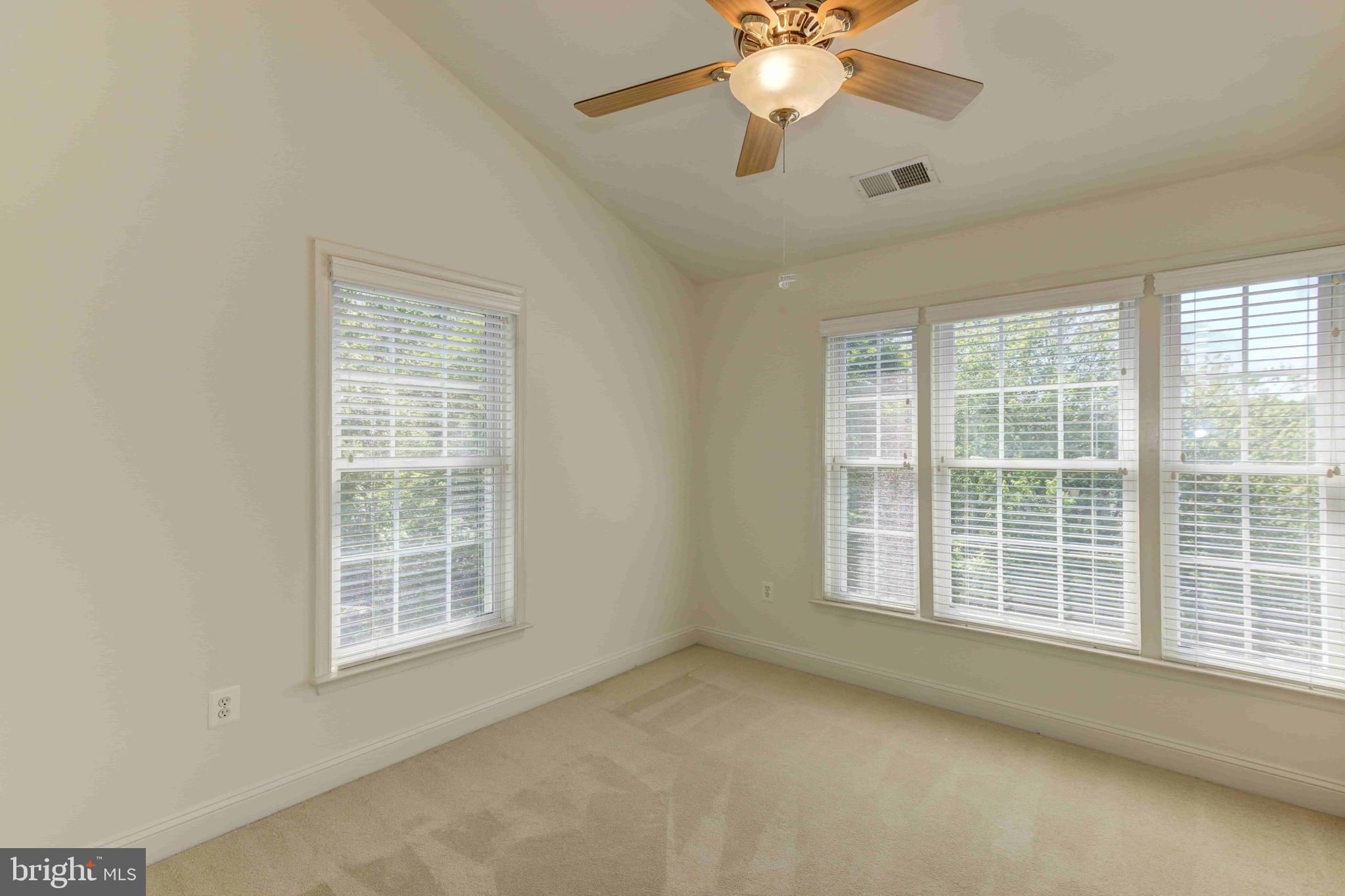 FAIRFAX CENTER LANDBAY - Residential
