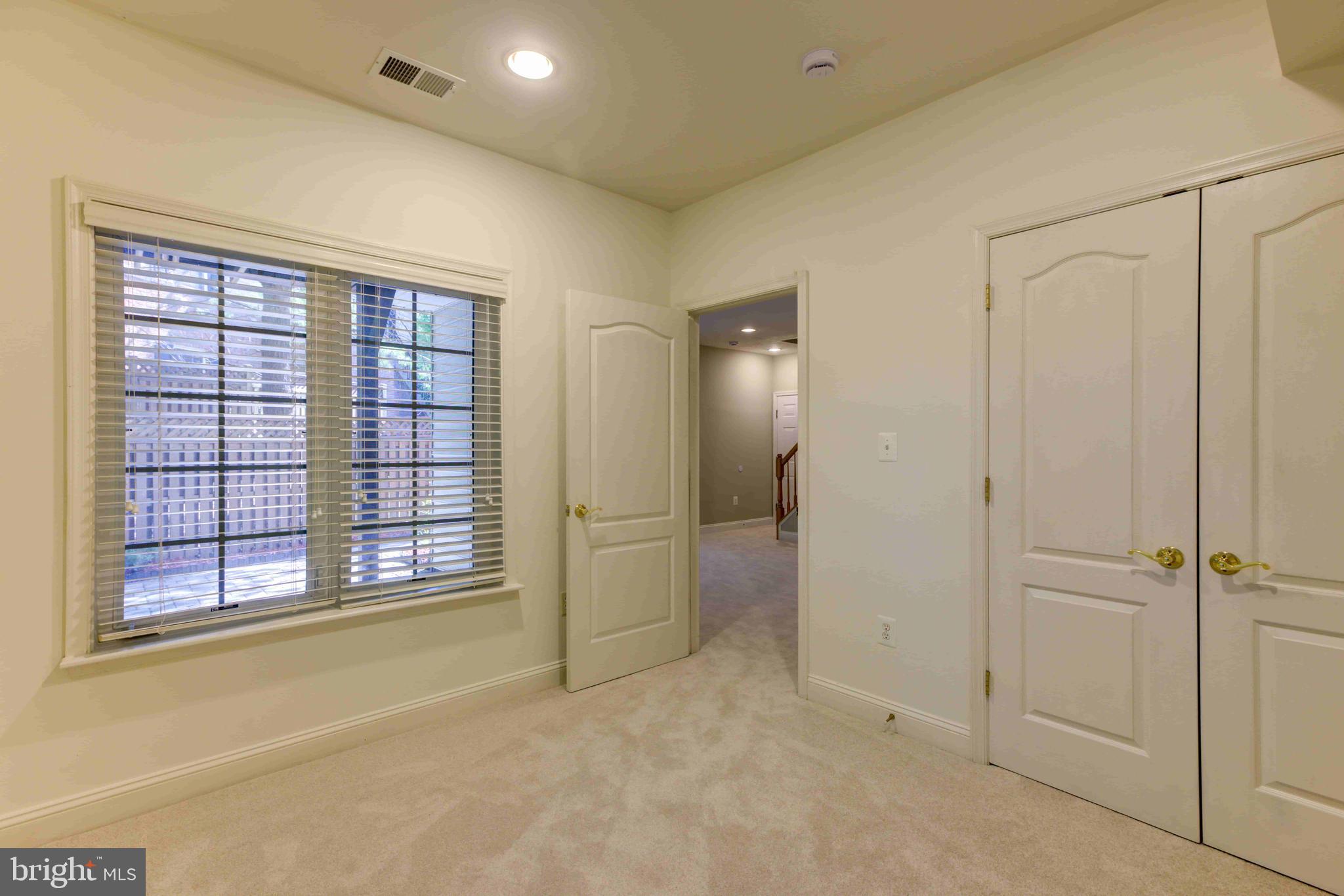 FAIRFAX CENTER LANDBAY - Residential