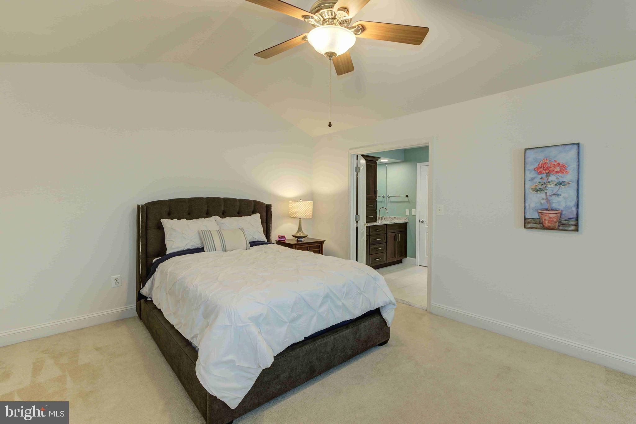 FAIRFAX CENTER LANDBAY - Residential