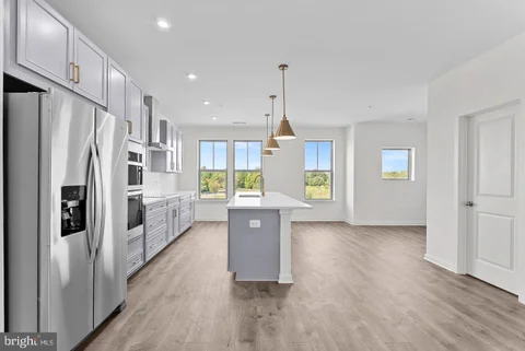 MLS: VALO2135656