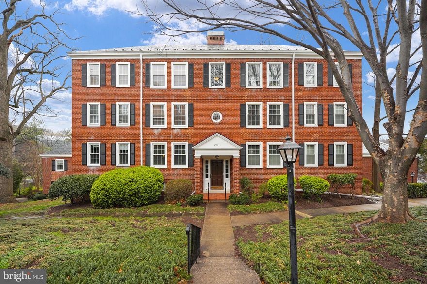 One of Arlington's favorite communities! Lovely 2 bed 1 bath home with separate, spacious storage unit! Hardwood floors throughout! Upgraded kitchen with stainless appliances and granite counter tops. Large living room and separate dining room with French door leading to balcony. Spacious Primary bedroom has room for a king bed. Energy saving, recessed LED lighting throughout.  Don't forget the large, separate storage room on the lower level.  

Amenity rich community features pools, tot lots, tennis courts, walking paths and more! Excellent proximity to shops, restaurants, dining and nightlife. 395 and Route 7 just seconds away.