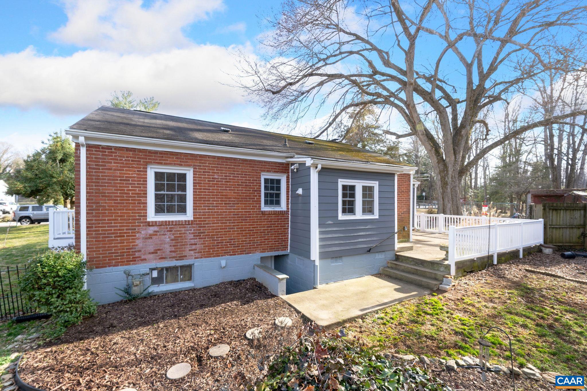 LOCUST GROVE - Residential