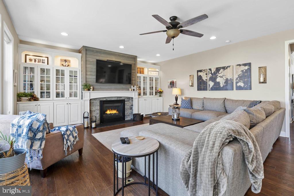 PARKSIDE - Residential