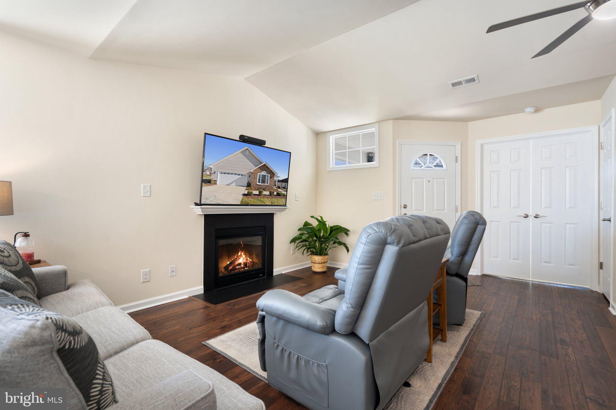 KINGS MANOR - Residential