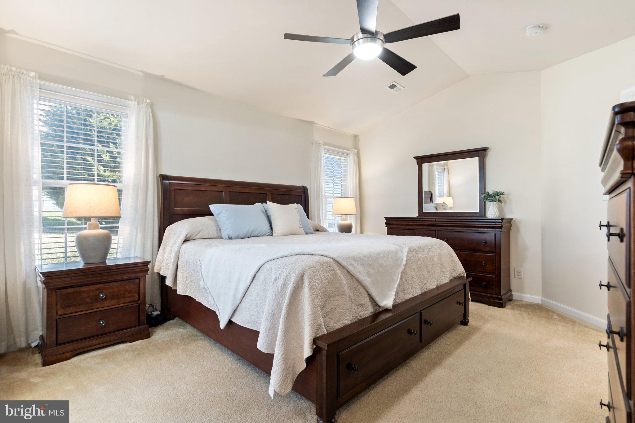 KINGS MANOR - Residential
