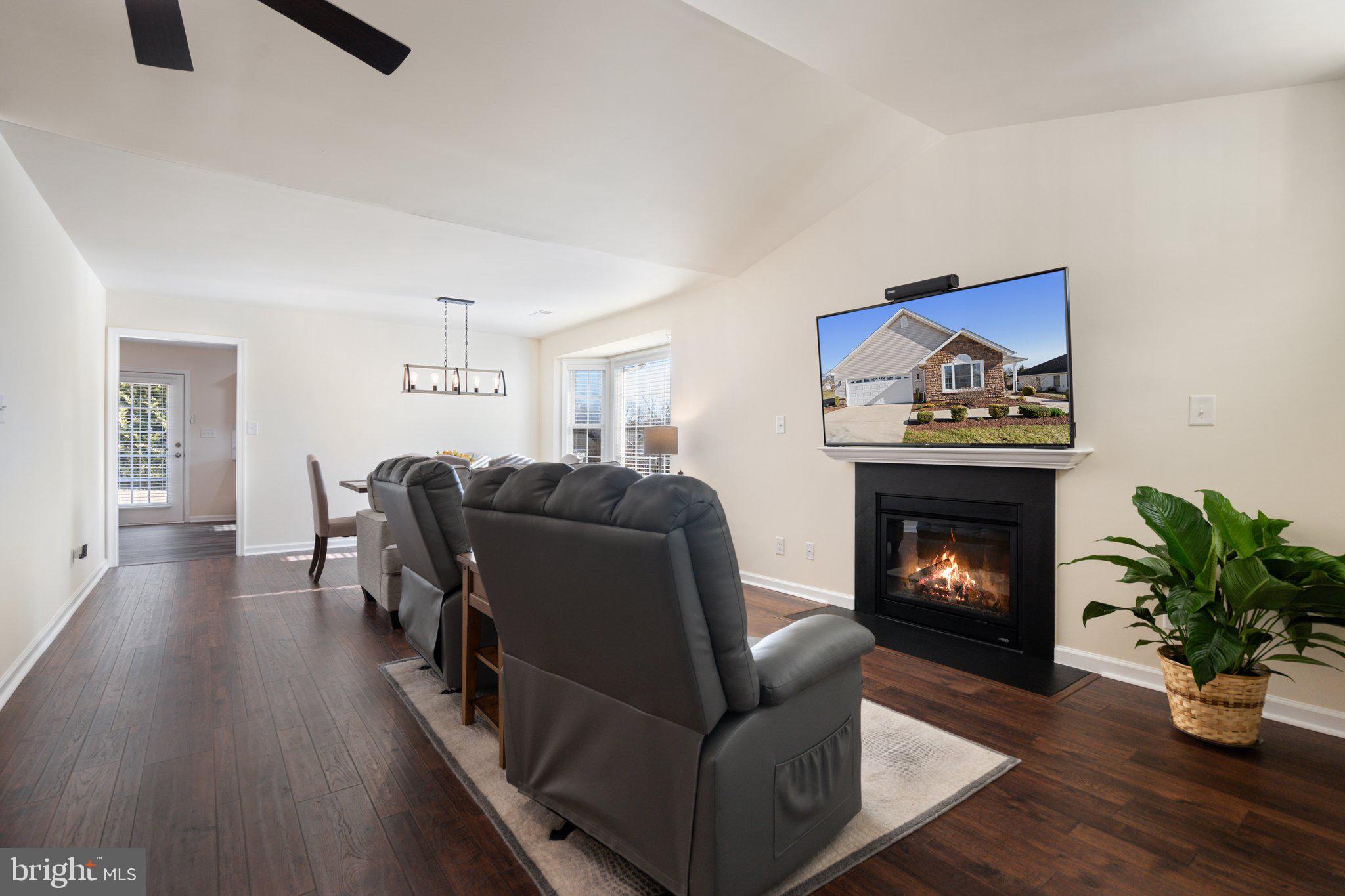 KINGS MANOR - Residential