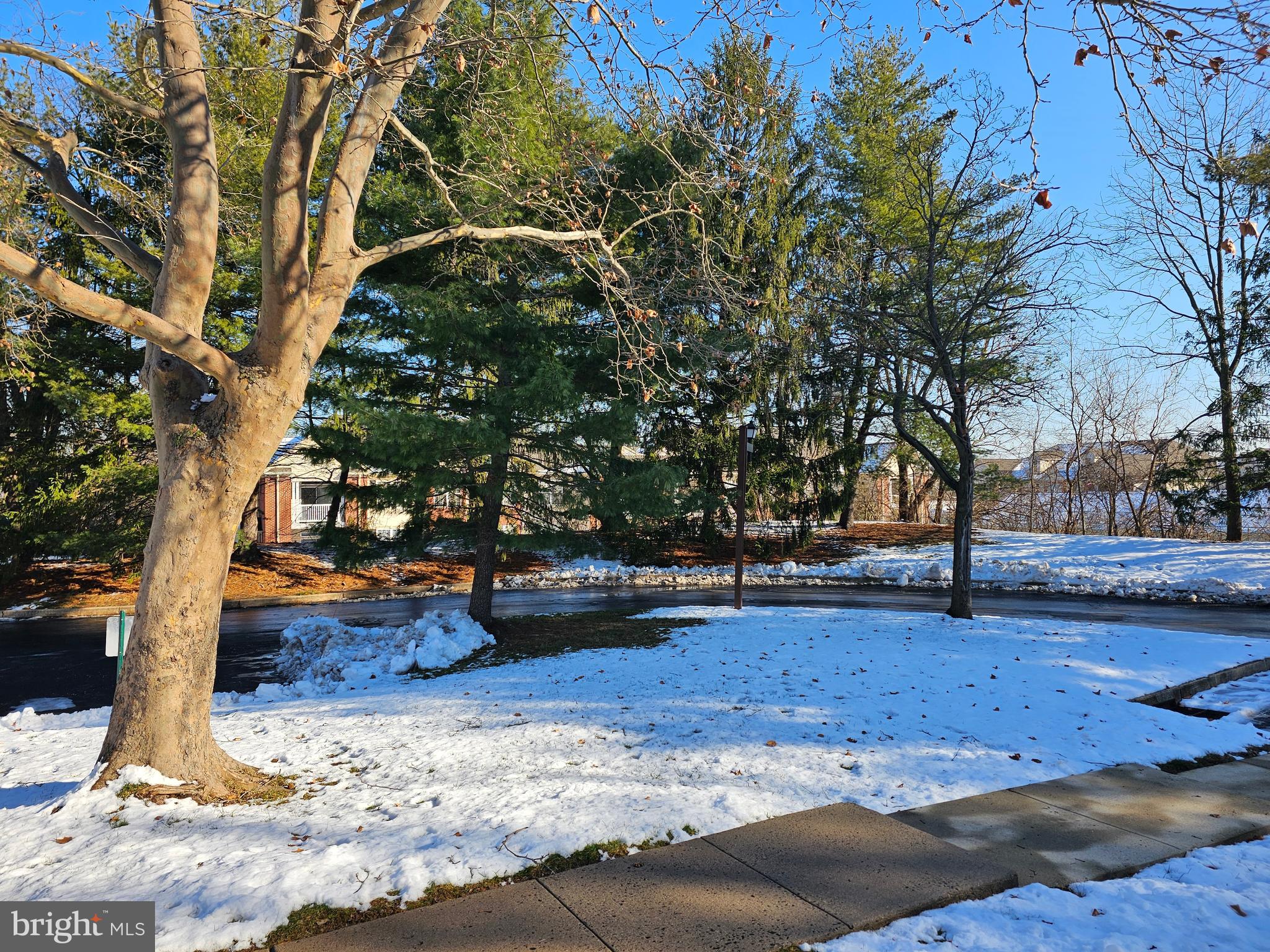 MONTGOMERY BROOK - Residential