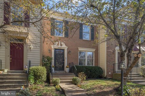 Photo of 14608 Battery Ridge Lane, CENTREVILLE, VA 20120 (MLS # VAFX2276738)