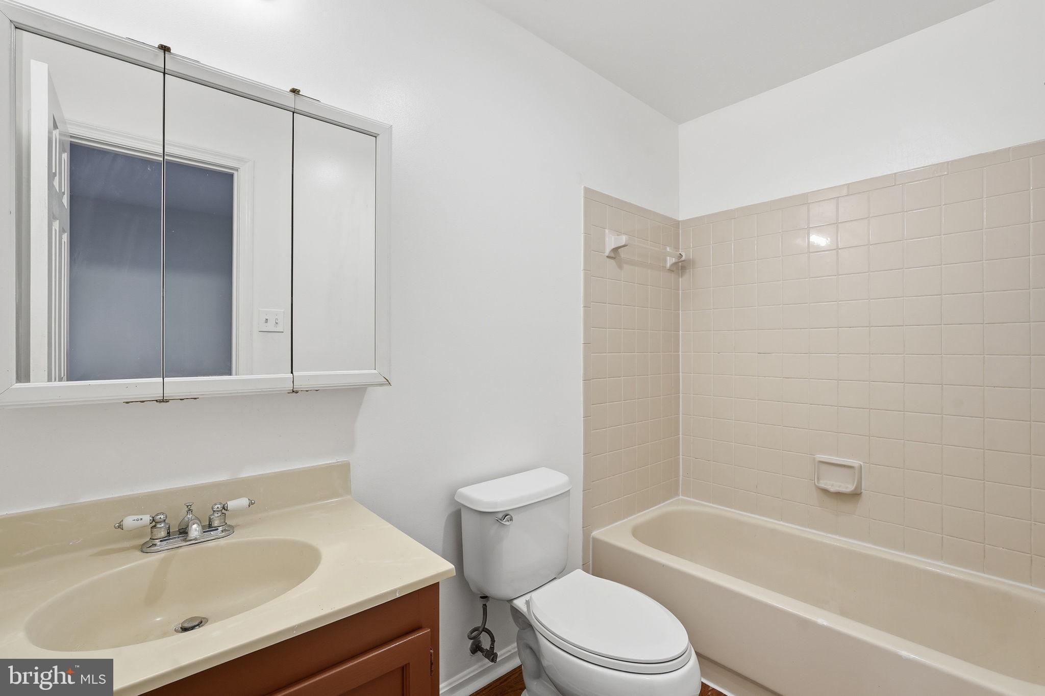 CLIFTON TOWNES - Residential Lease