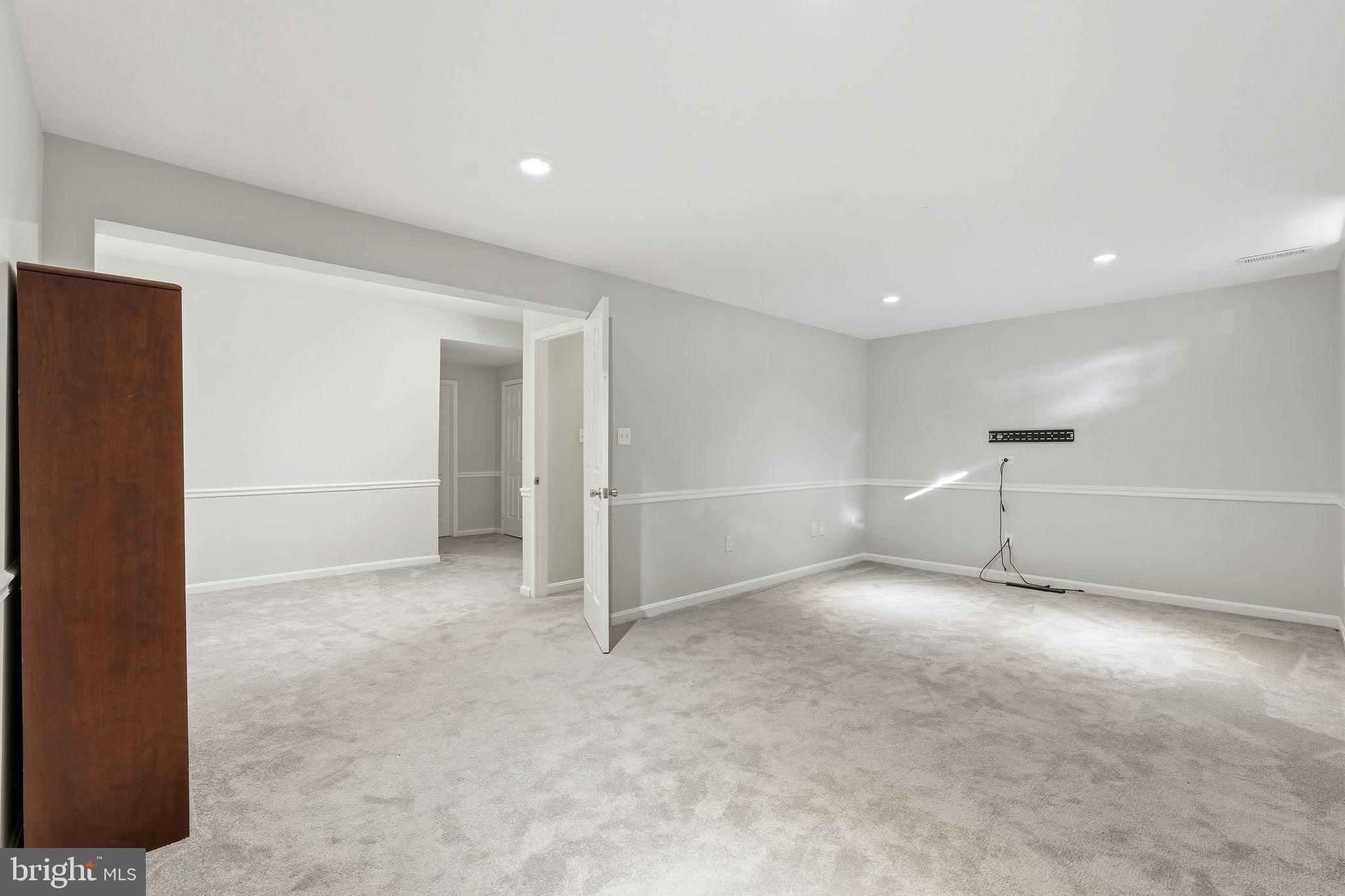 CLIFTON TOWNES - Residential Lease