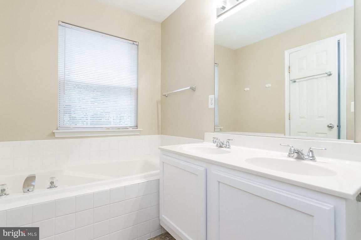 LAKECREST - Residential