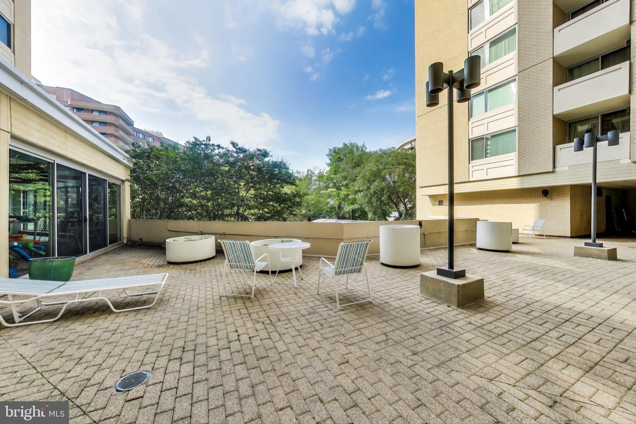 THE ELIZABETH - Residential Lease