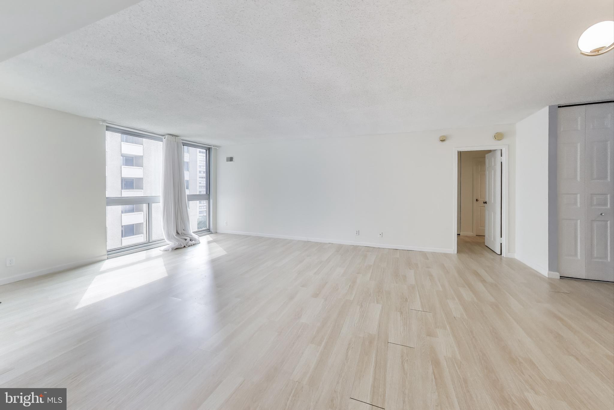 THE ELIZABETH - Residential Lease