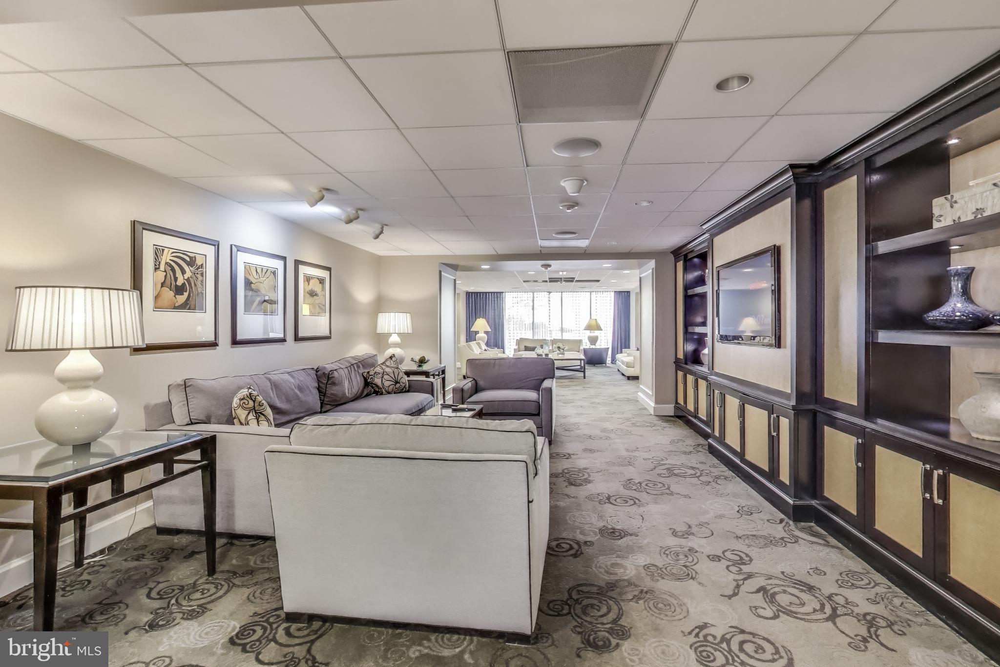 THE ELIZABETH - Residential Lease