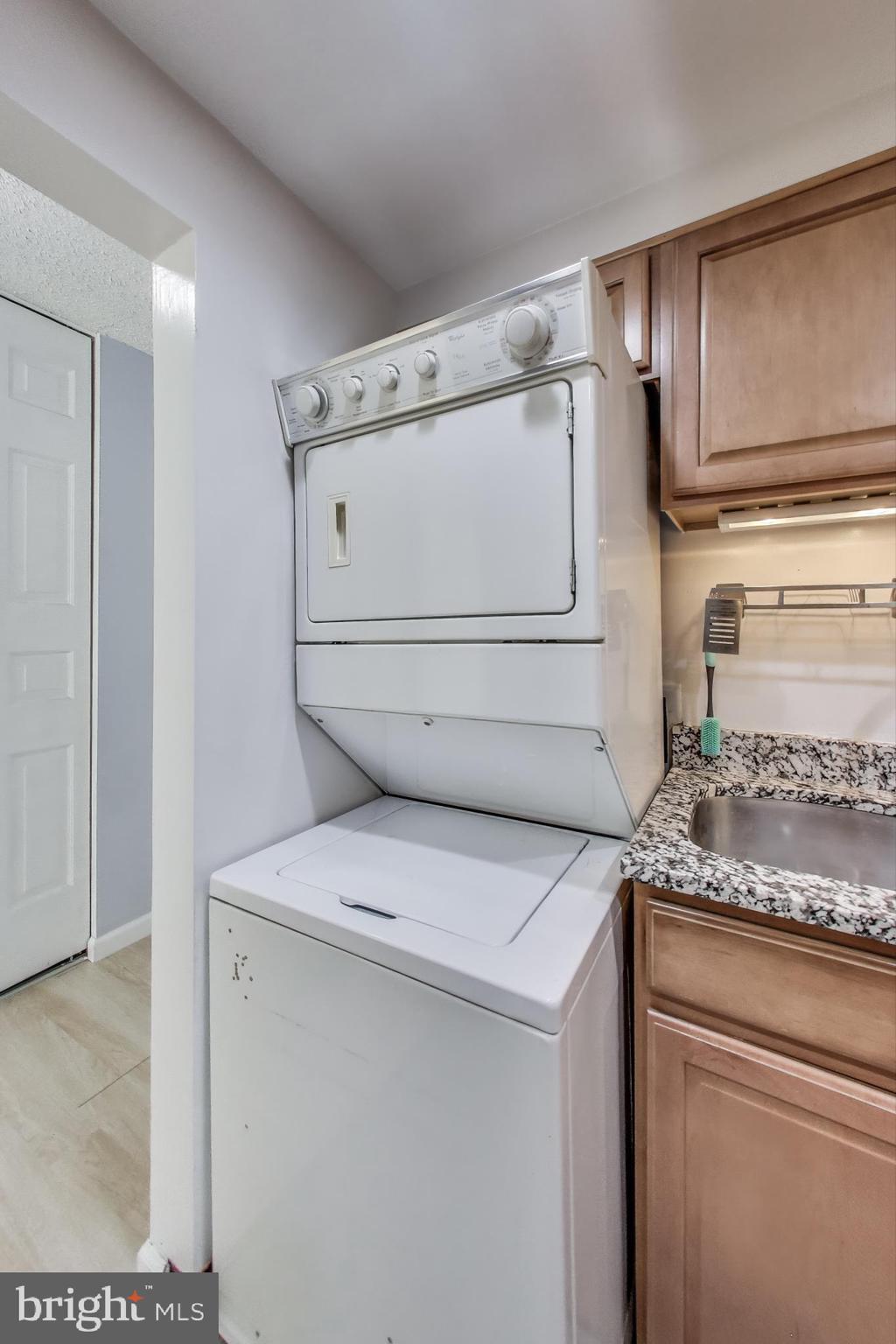 THE ELIZABETH - Residential Lease