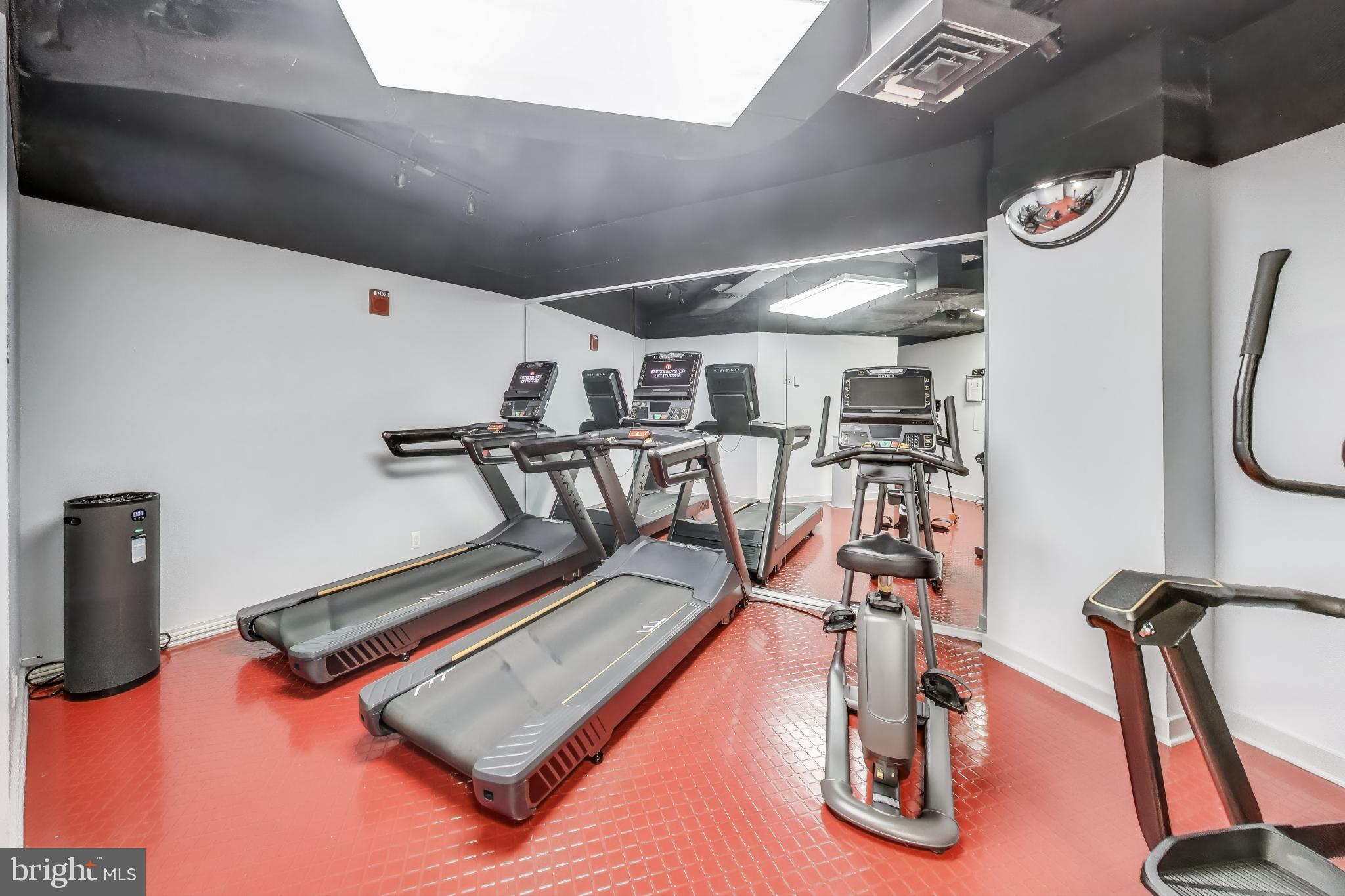 THE ELIZABETH - Residential Lease