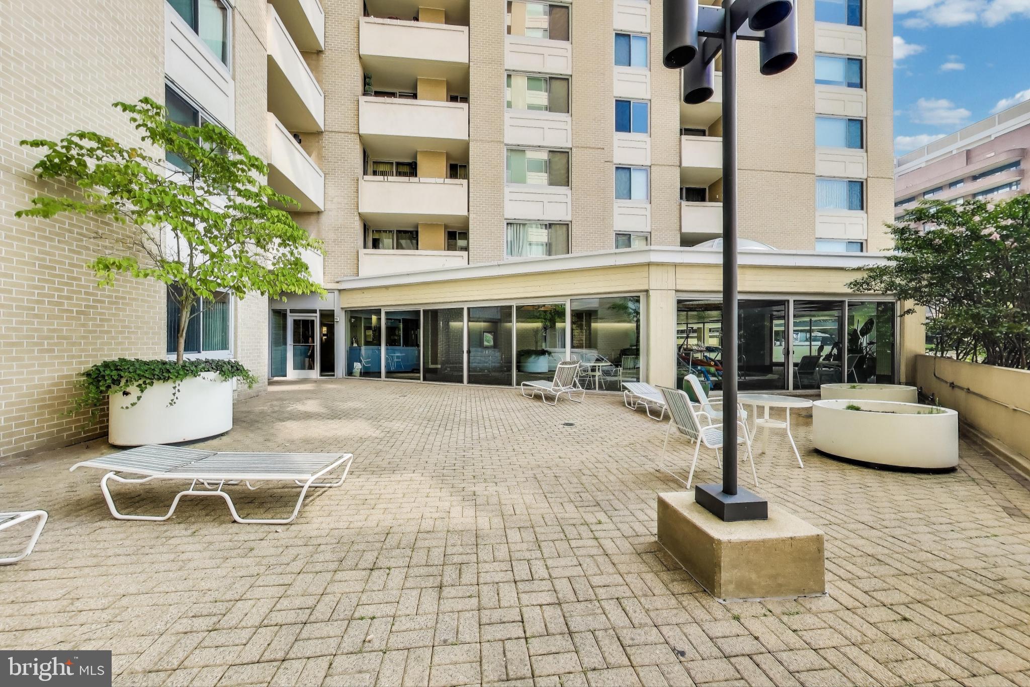 THE ELIZABETH - Residential Lease