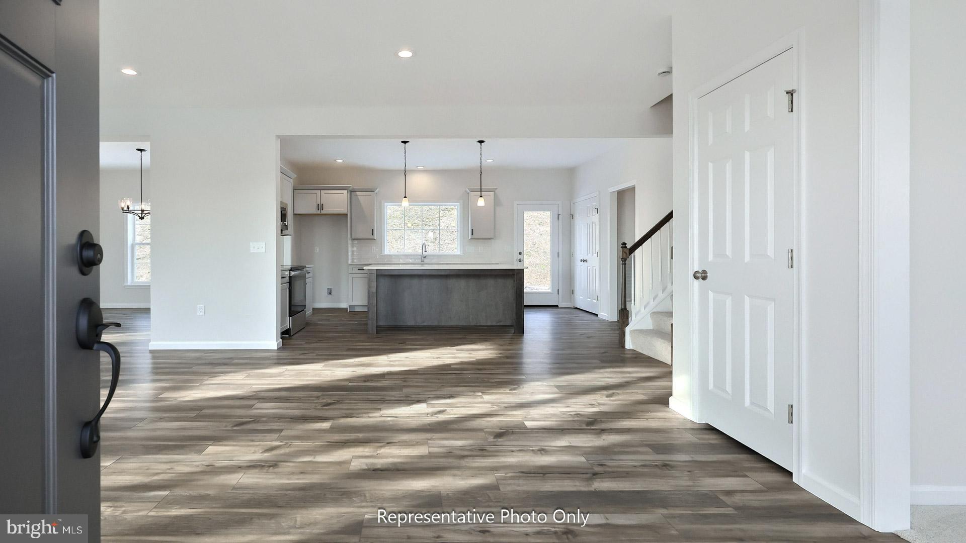 SUMMER LAYNE - Residential