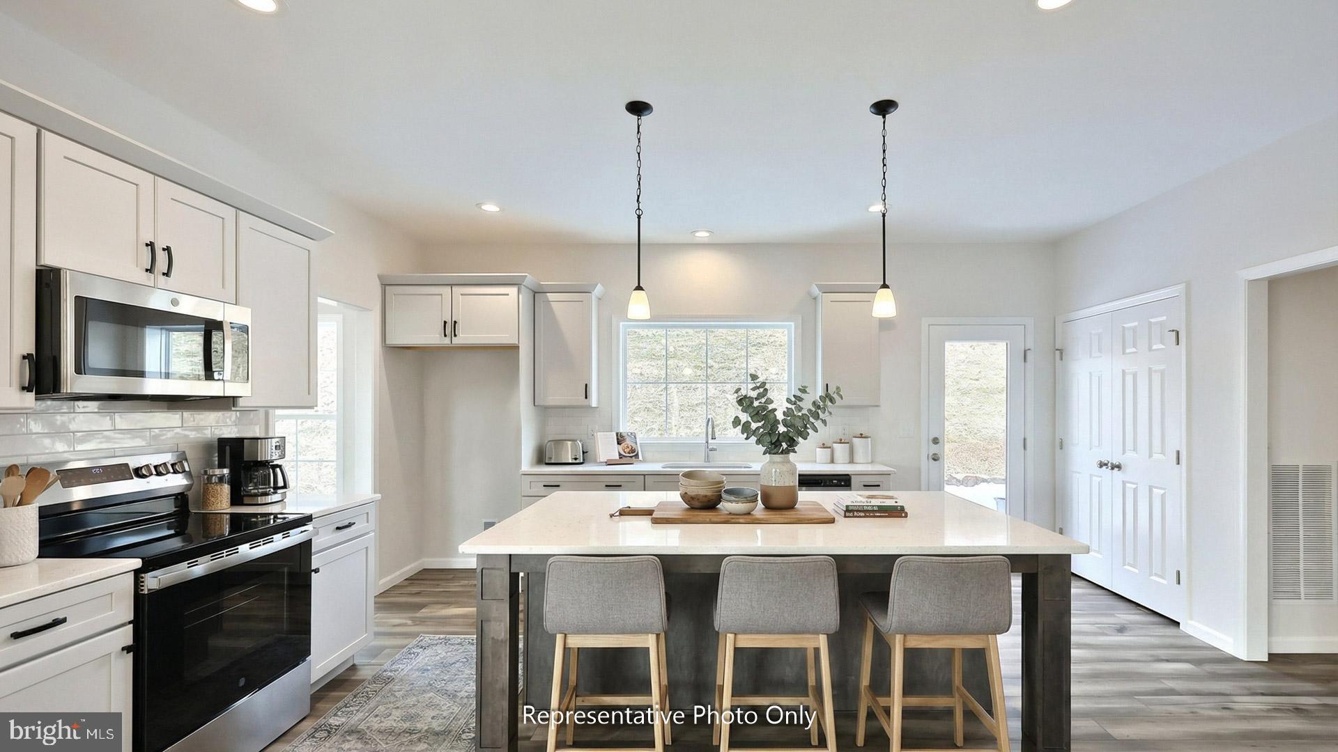 641 SUNSET BOULEVARD