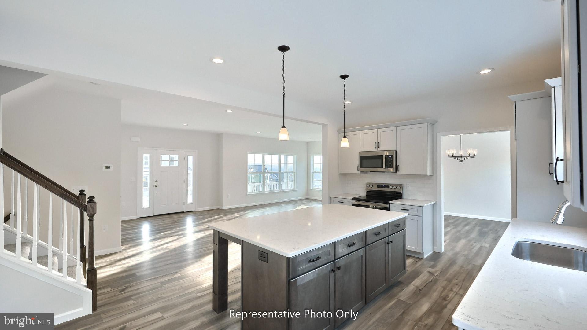 SUMMER LAYNE - Residential