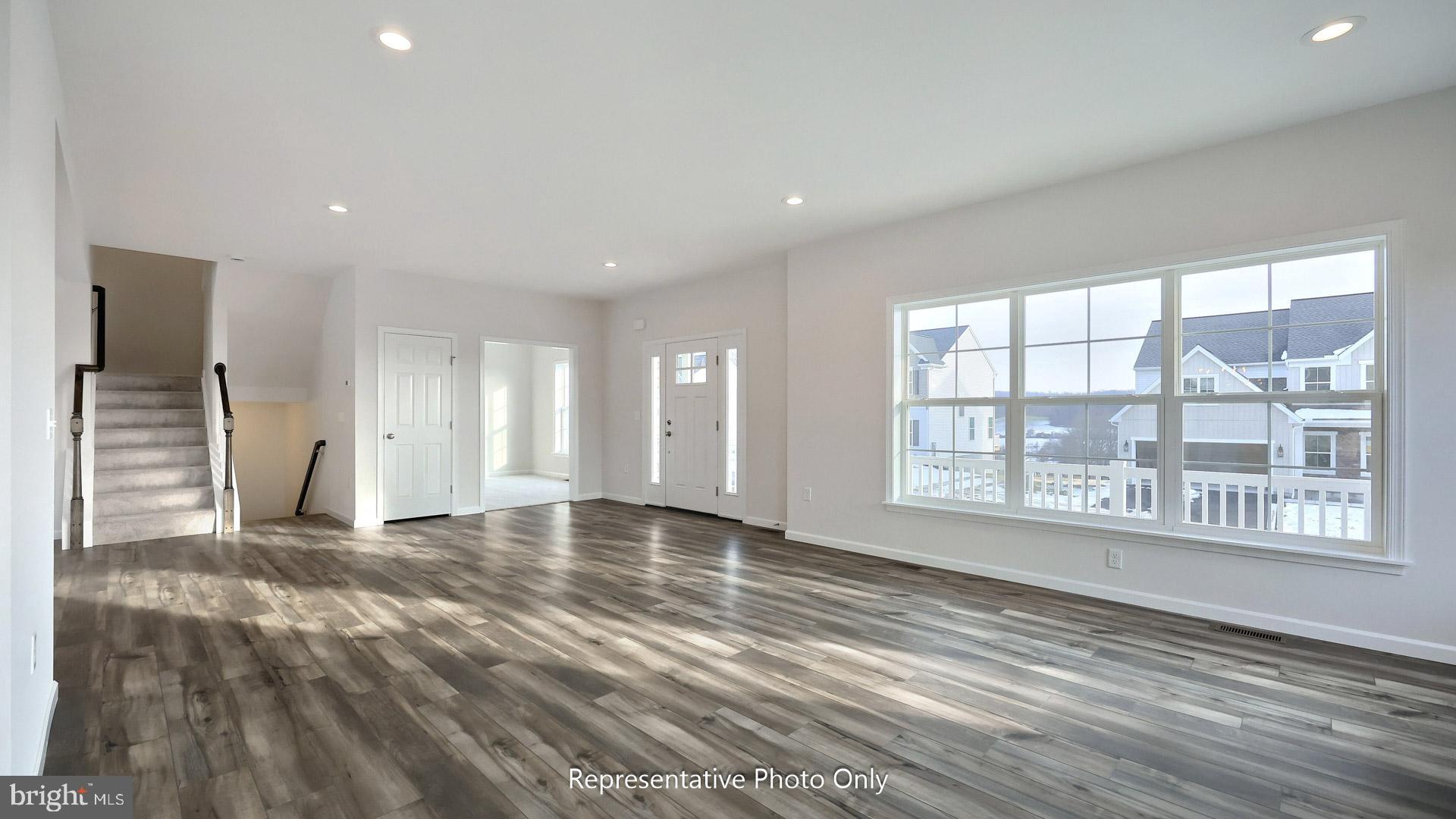 SUMMER LAYNE - Residential