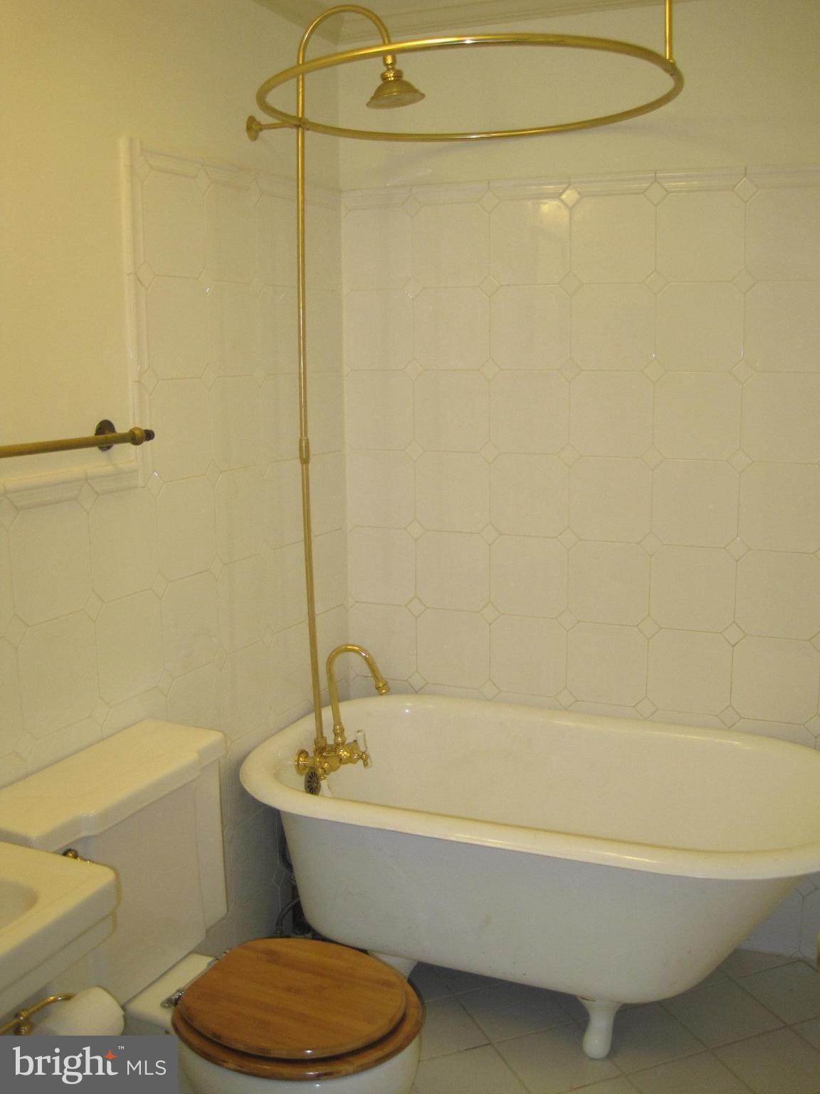 OLD TOWN - Residential Lease