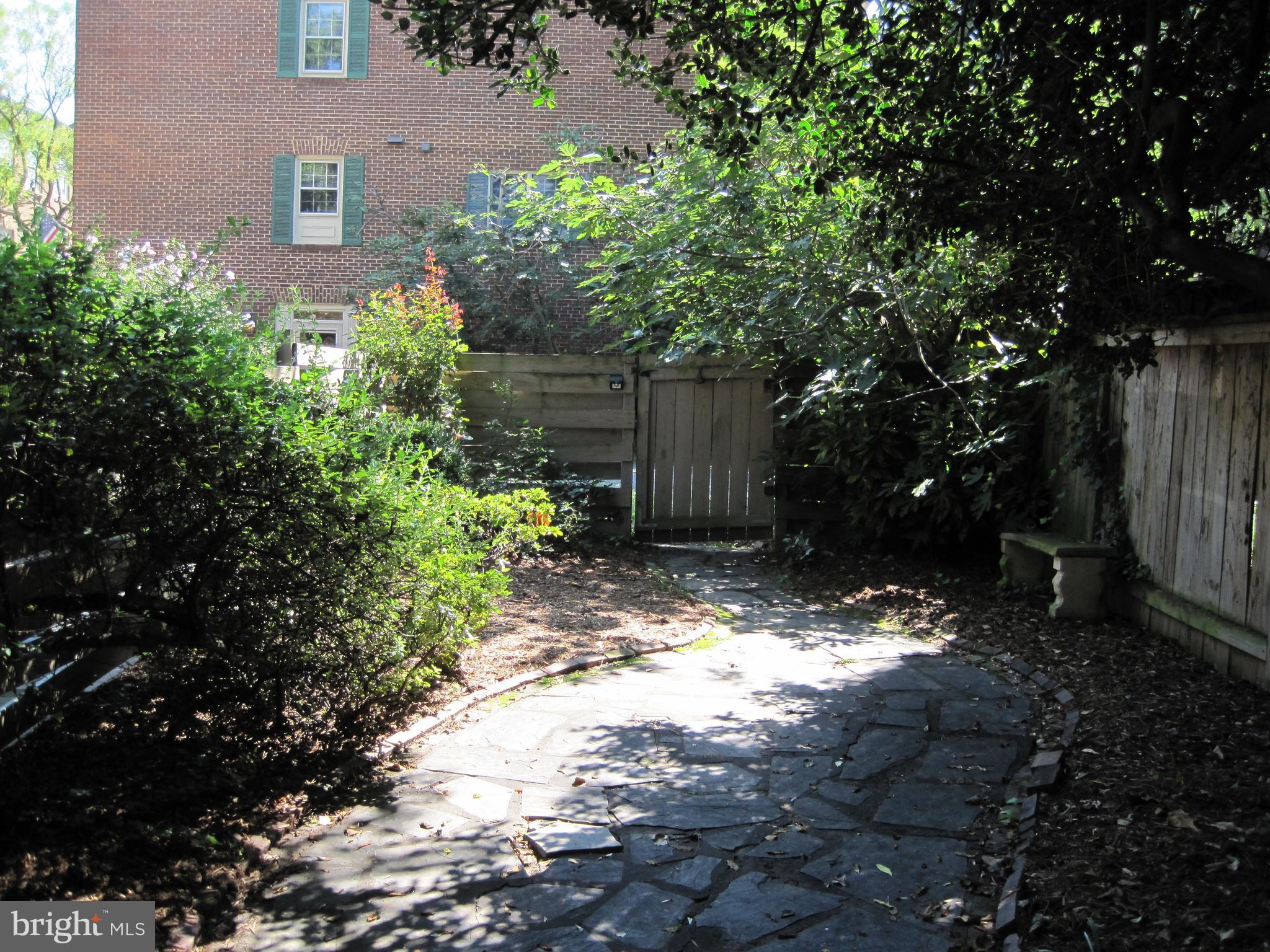 OLD TOWN - Residential Lease